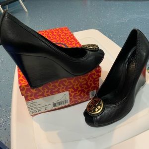 Tory Burch Leather Shoes.Great condition